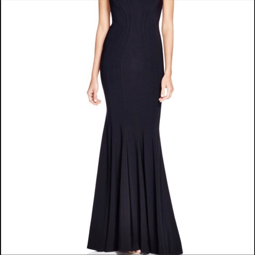 Avery g by Bloomingdales v neck gown black size 8